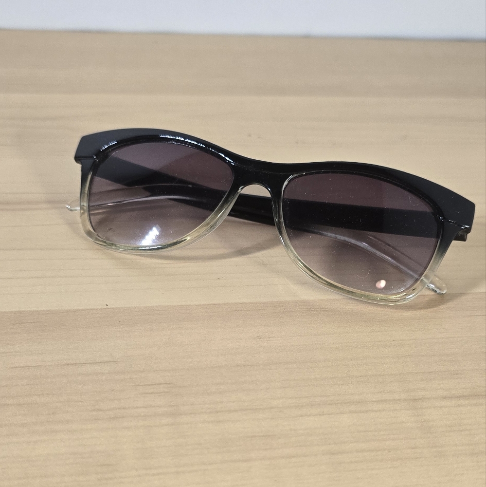 💚FREE Ombre Black and Clear Sunglasses
